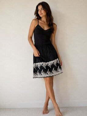 Wacoal size Small (5) Embrace Lace Black Sheer Mesh Half Slip Floral